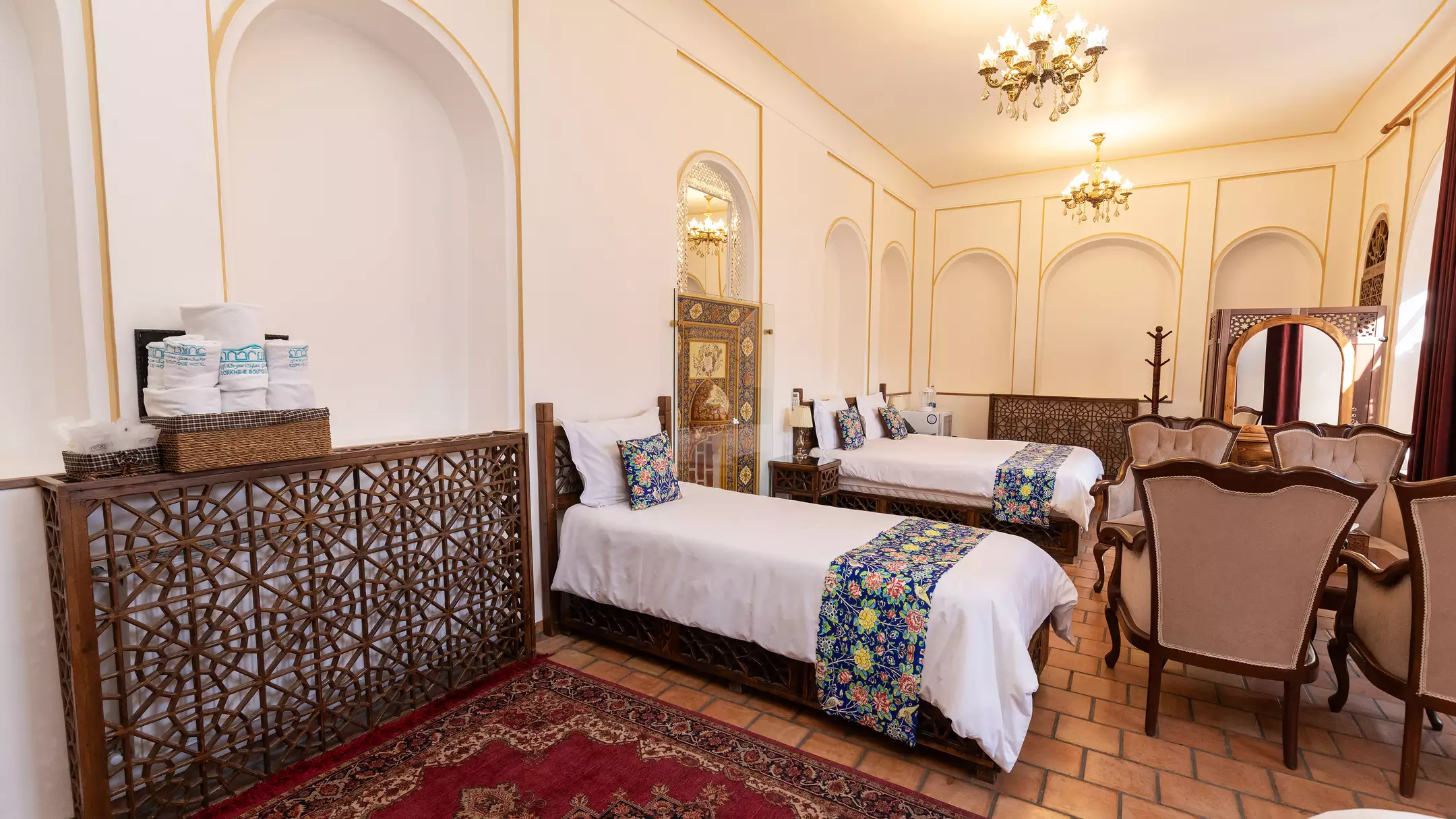 Alibaba https://cdn.alibaba.ir/ostorage/hotel-accommodation-images/674ad71b10d0d5745be3d211_هتل عمارت سرخه ای - اتاق سه تخته دبل سینگل (1).webp